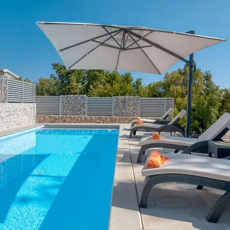 Lavendel With Pool